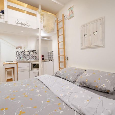 Апартаменты Superb Tiny House In Heart Of Paris 1St! Экстерьер фото