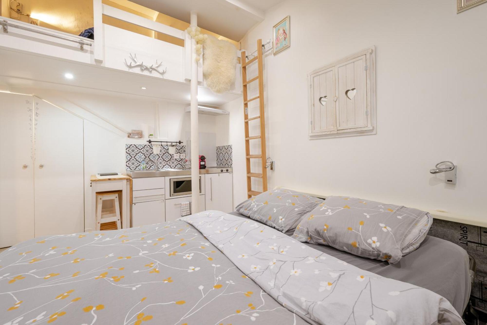 Апартаменты Superb Tiny House In Heart Of Paris 1St! Экстерьер фото