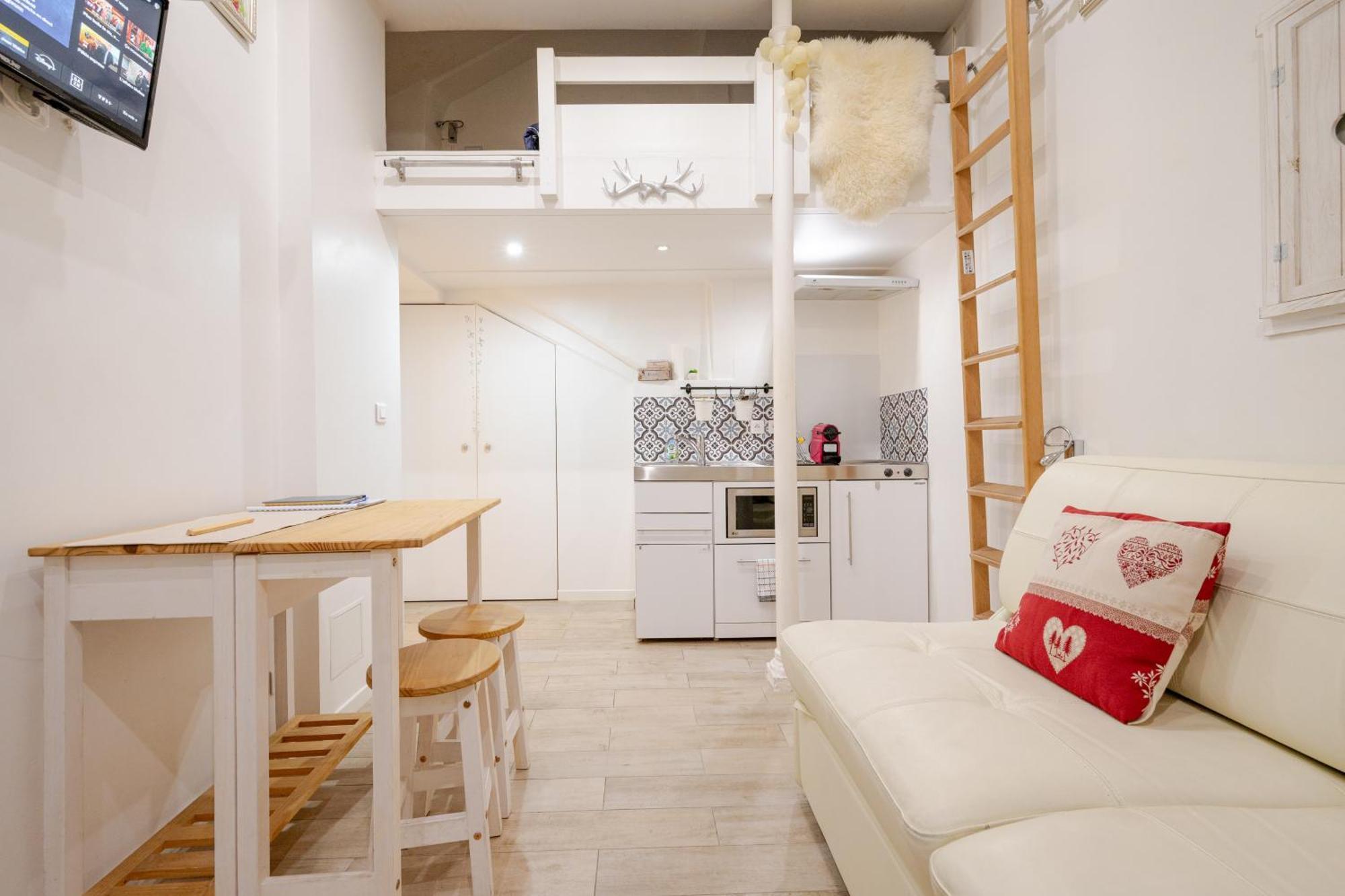 Апартаменты Superb Tiny House In Heart Of Paris 1St! Экстерьер фото