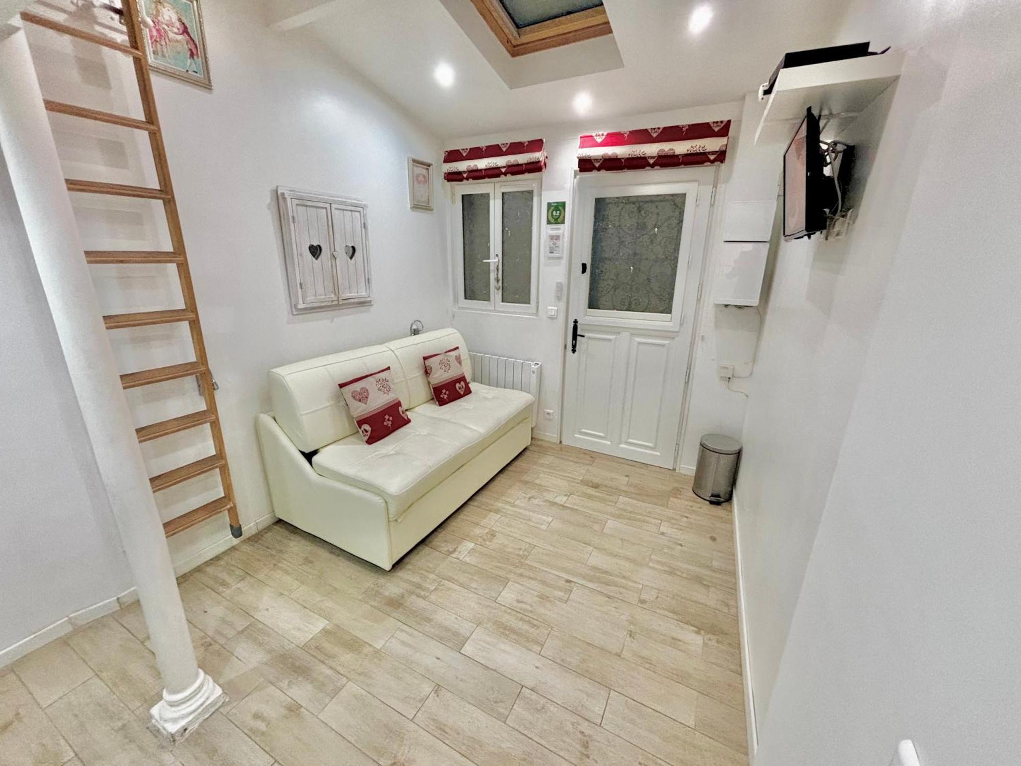 Апартаменты Superb Tiny House In Heart Of Paris 1St! Экстерьер фото
